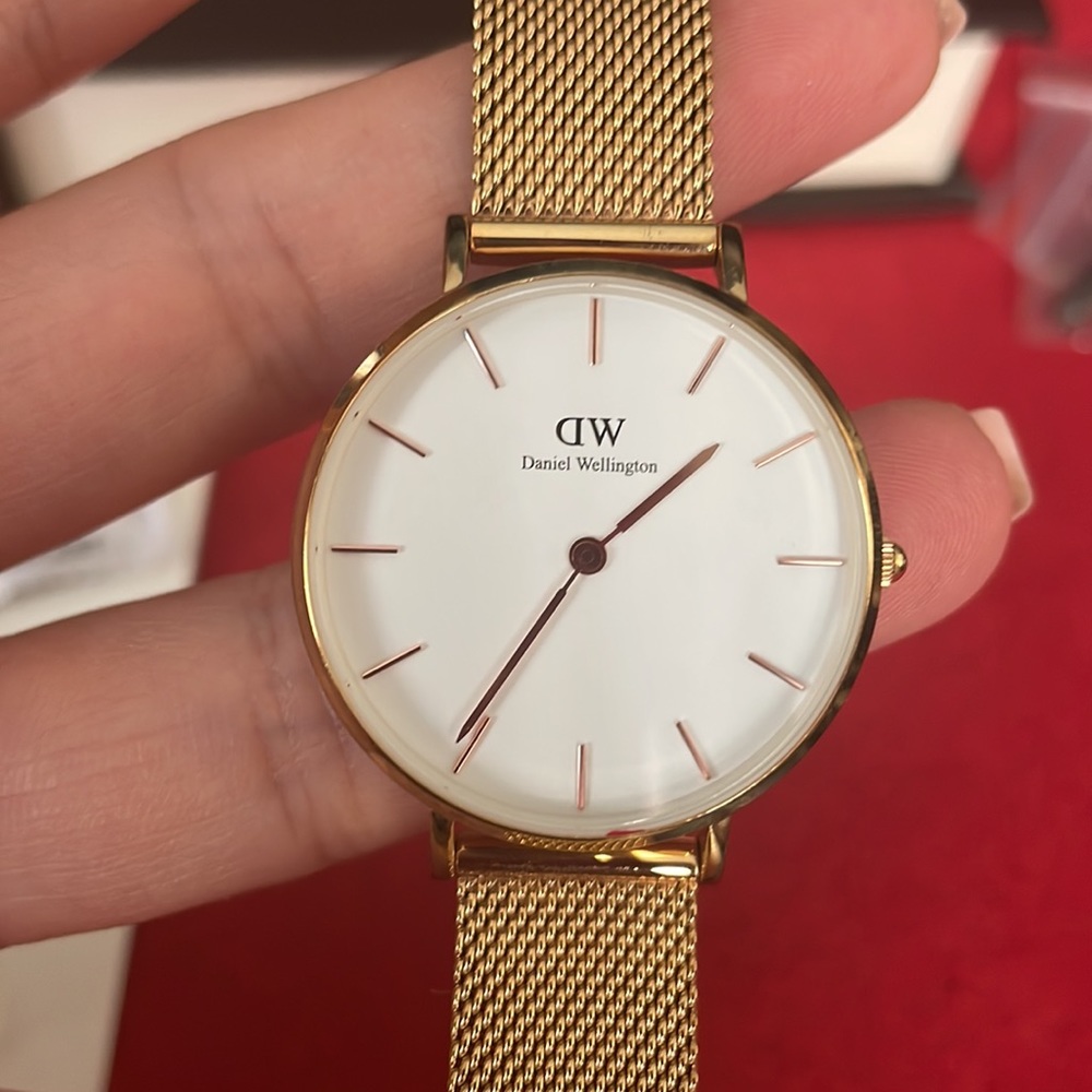 Authentic DW Gold Watch⏱⌚️⭐️ - Picture 6 of 16